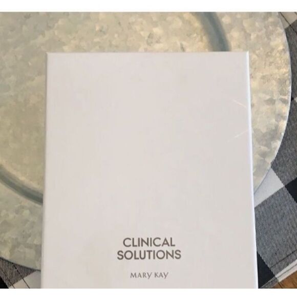 Mary Kay Clinical Solutions Set Retinol .5 and Calm Restore Face Milk New in Box - Picture 6 of 11